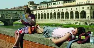 Do foreign tourists 'let loose' as soon as they arrive in Italy? Italy itself is also to blame