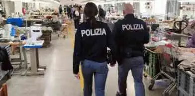 Two Chinese clothing factories in Prato investigated: 6 people without legal residency, fined over 40000 euros, actual responsible person arrested on the spot
