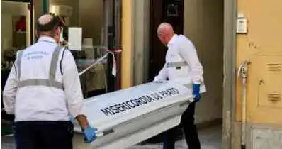 17-year-old Chinese teenager dies in attic of rental house, 53 year old compatriot surrenders, saying 'he used drugs for filming'