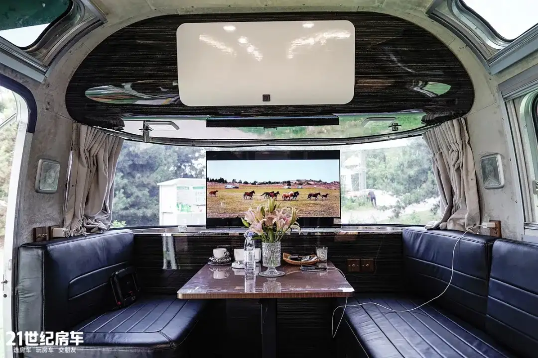 Camp trailer for sale MUTOLOV X-FACTOR X8 银漫悬挂式房车出售
