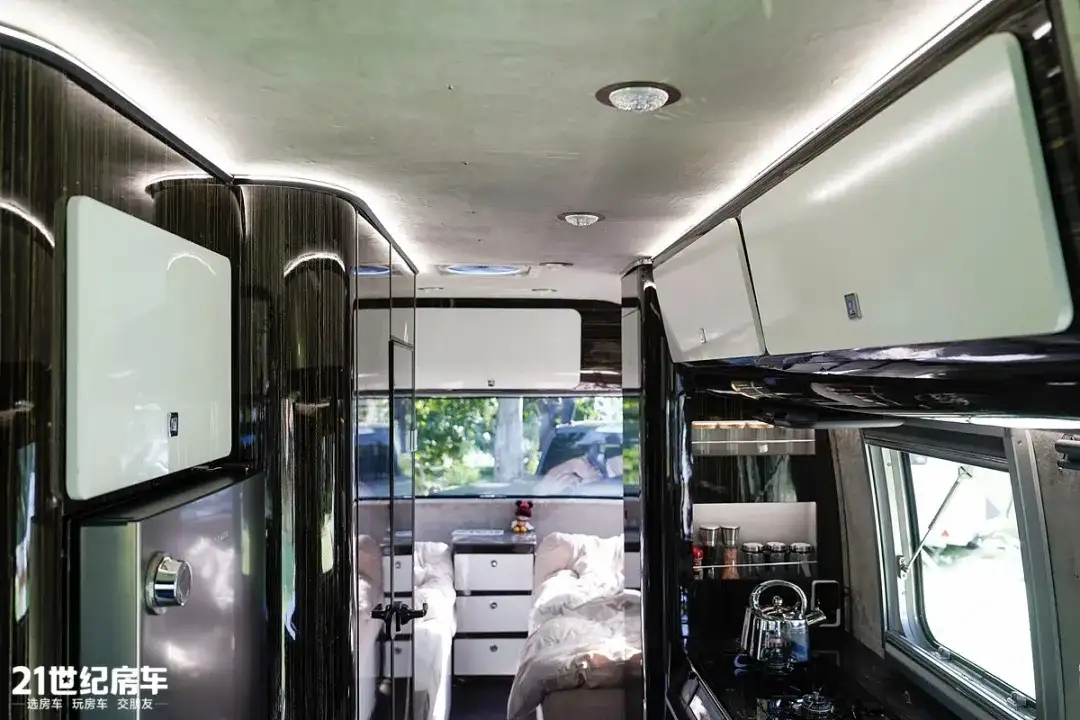 Camp trailer for sale MUTOLOV X-FACTOR X8 银漫悬挂式房车出售