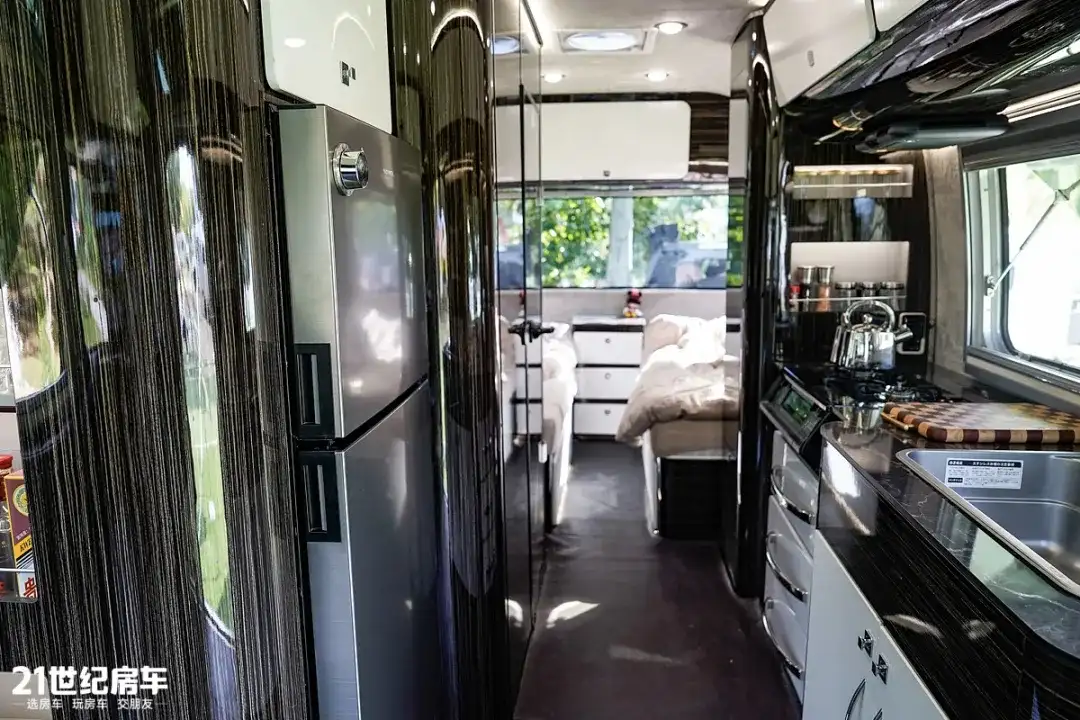 Camp trailer for sale MUTOLOV X-FACTOR X8 银漫悬挂式房车出售