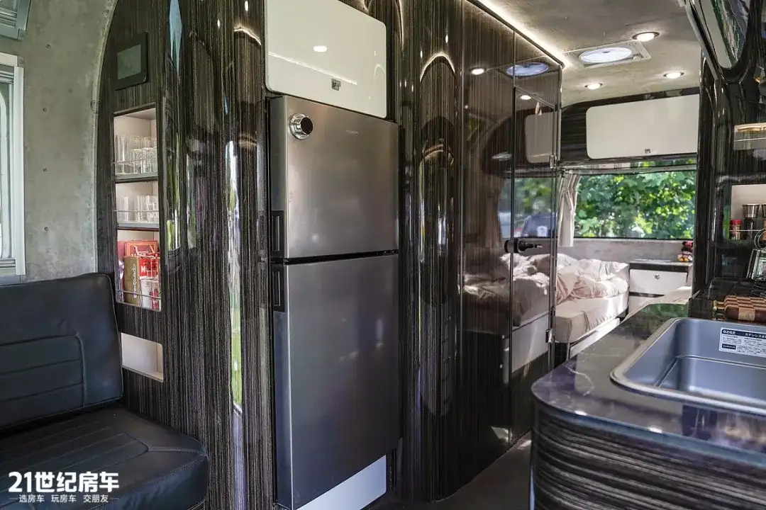 Camp trailer for sale MUTOLOV X-FACTOR X8 银漫悬挂式房车出售