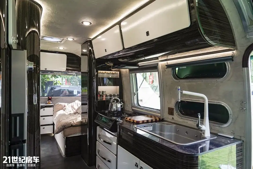 Camp trailer for sale MUTOLOV X-FACTOR X8 银漫悬挂式房车出售