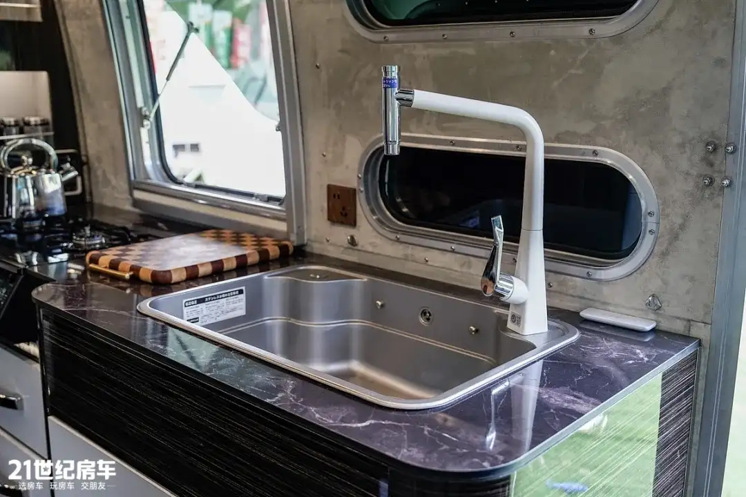 Travel trailer for sale MUTOLOV FAMILY-6 F6 银漫悬挂式房车出售