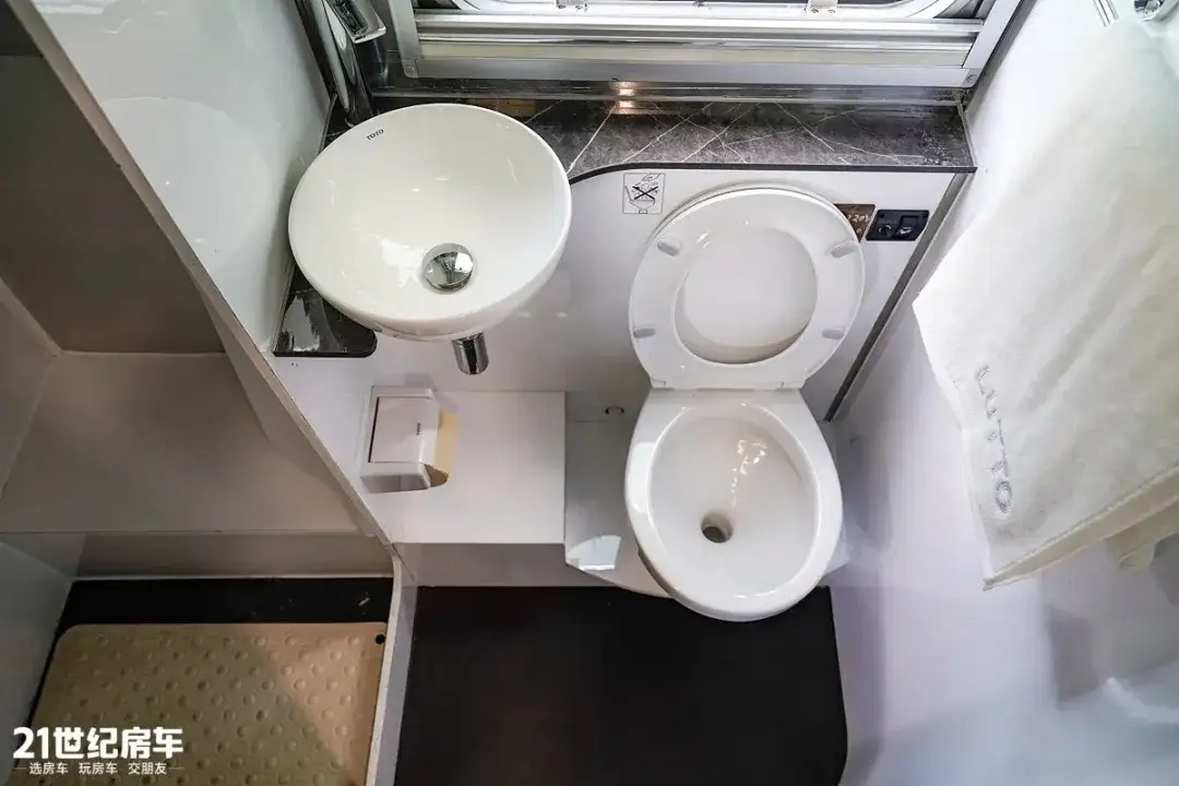 Travel trailer for sale MUTOLOV FAMILY-6 F6 银漫悬挂式房车出售