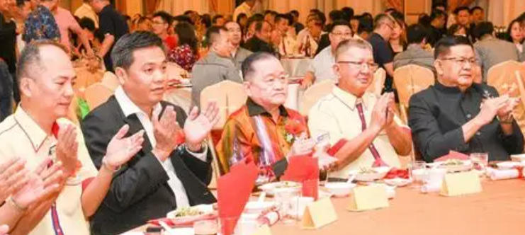 父子接力跨越山海:马来西亚侨领丘思东、丘宏义的兴学助教传奇