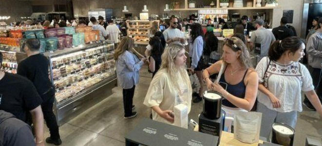 12美元一杯的“圣水”?解析Erewhon天价饮品背后的营销密码